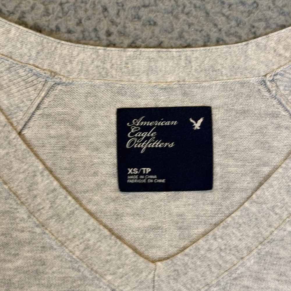 American Eagle V-Neck Sweater Womens XS Gray Knit Vintage Y2K Slim Fit Preppy - Picture 2 of 7